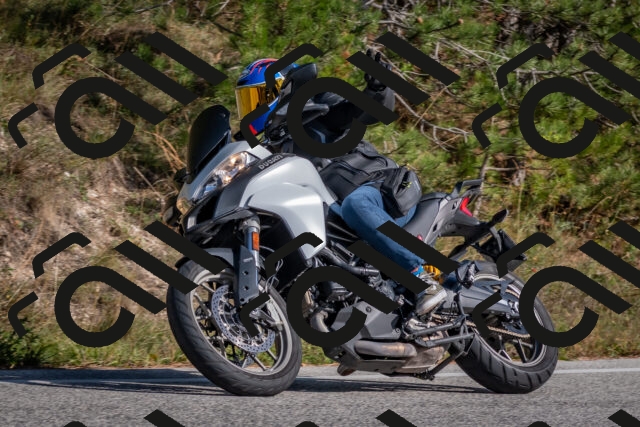 202510191436-DSC_8057_c4_