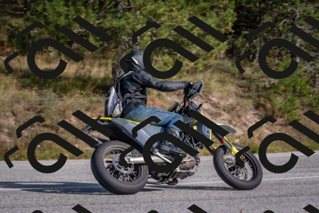 202510191507-DSC_8232_c4_