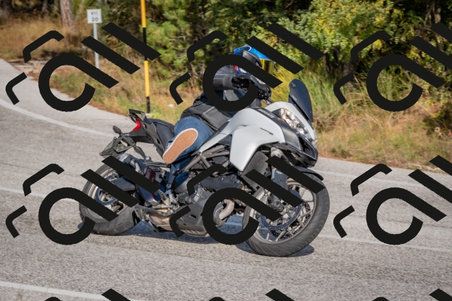 202510191528-DSC_8299_c4_