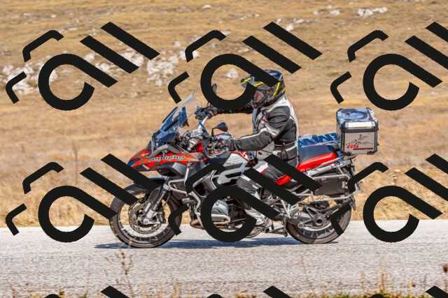 20251012120447-R01_9015_r1