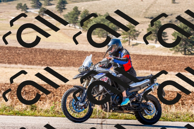 20251012112003_-R020141_r2