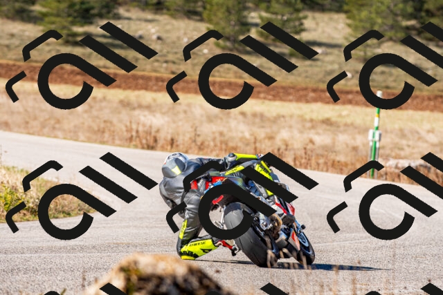 20251012113553_-R020246_r2