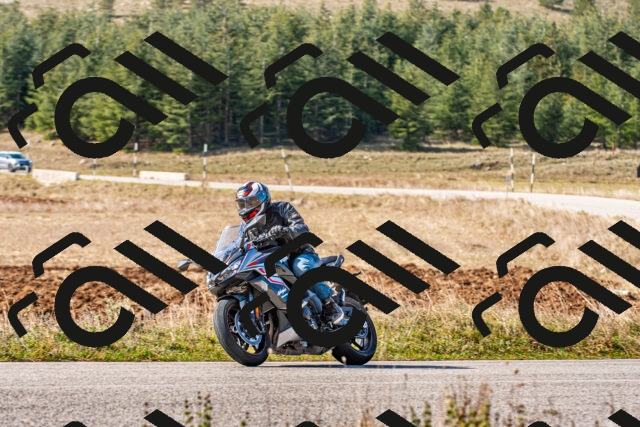 20251012114451_-R020347_r2