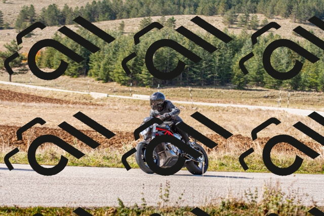 20251012114807_-R020458_r2