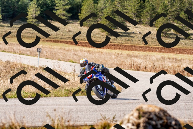 20251012114847_-R020479_r2