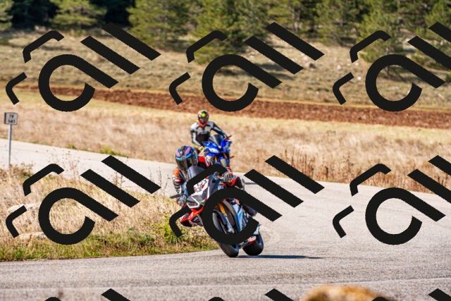 20251012114930_-R020499_r2