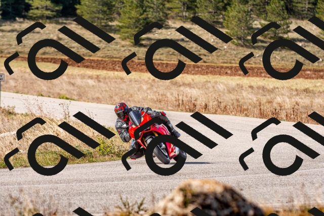 20251012115135_-R020536_r2