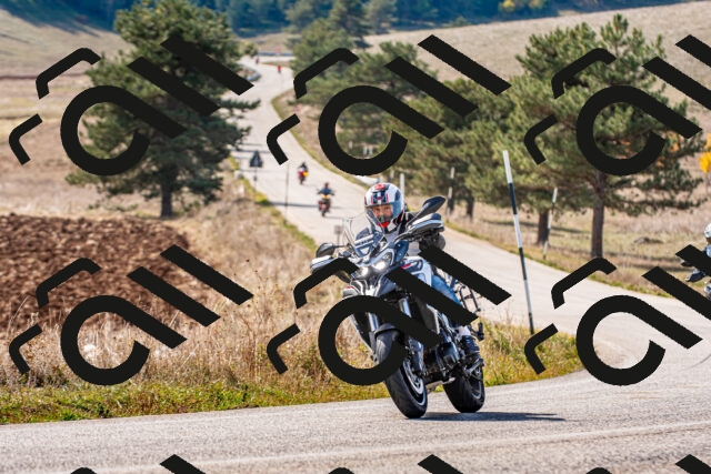 20251012124254_-R020647_r2