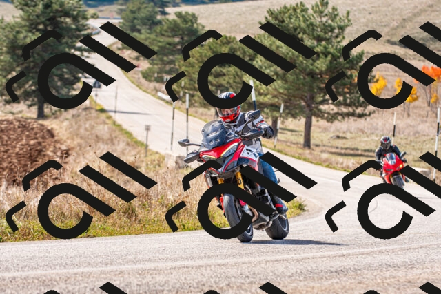 20251012124300_-R020658_r2