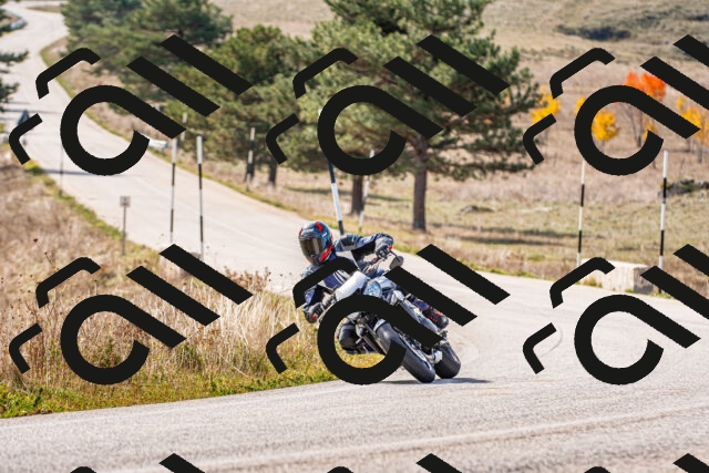 20251012124405_-R020676_r2