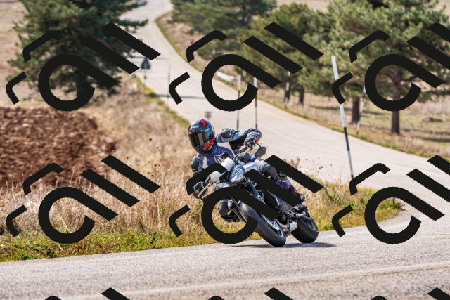 20251012124406_-R020677_r2