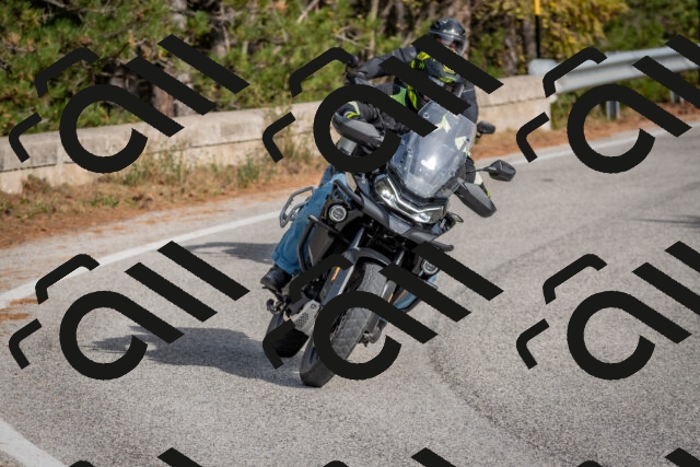 202511021147-DSC_8901_c4_