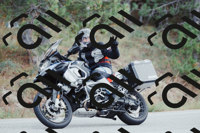 202511021425-_04A3820_c3