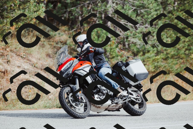 202511021442-_04A3858_c3