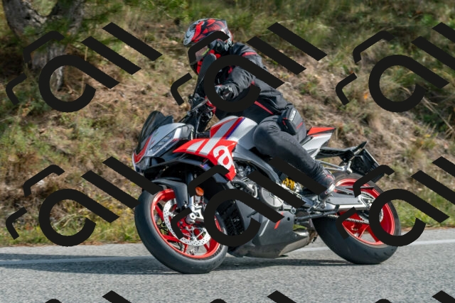 202511021228-DSC_9043_c4_